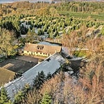 Lystejendom til salg: Stort stuehus, 2 lader, vinmark, skov, jagt, 30 min til Århus / 8660 Skanderborg