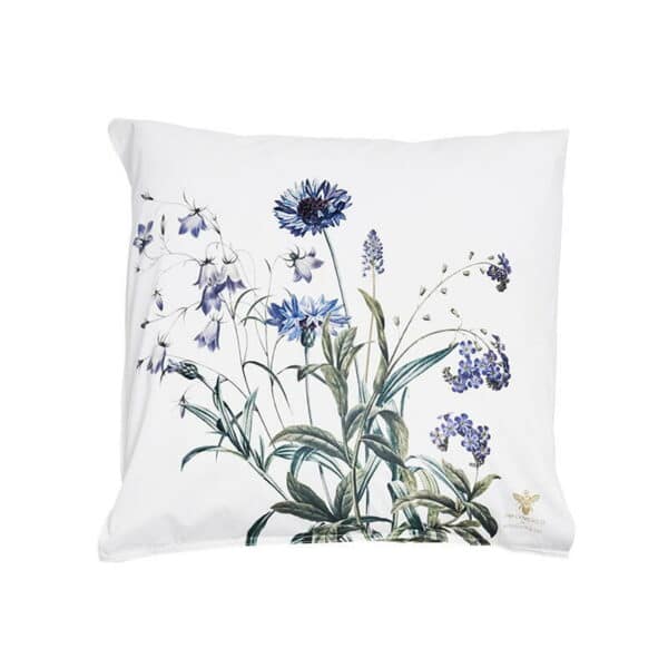 Elegant pudebetræk med skønne blå og hvide blomster, "Blue Flower Garden", kreeret i samarbejde med Jim Lyngvild.